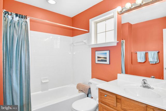 5977 TAPESTRY DR, Woodbridge, VA 22193