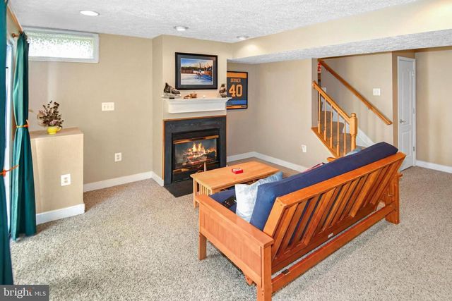 5977 TAPESTRY DR, Woodbridge, VA 22193