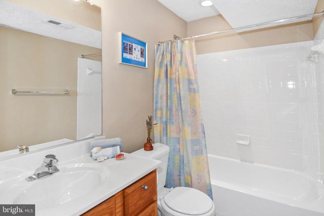 5977 TAPESTRY DR, Woodbridge, VA 22193