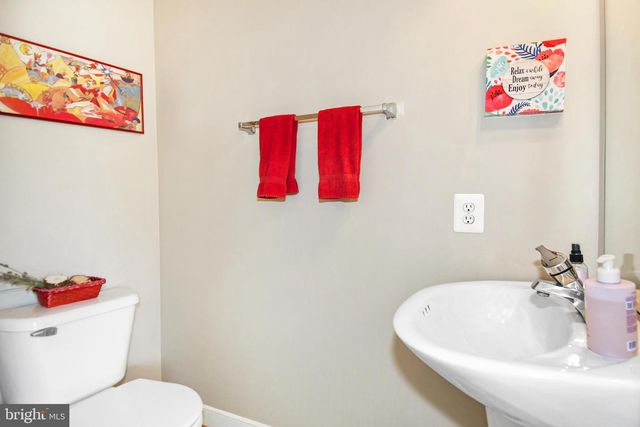 5977 TAPESTRY DR, Woodbridge, VA 22193