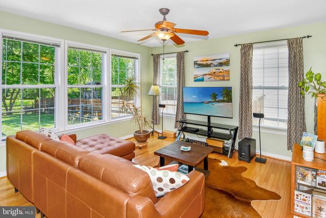 5977 TAPESTRY DR, Woodbridge, VA 22193