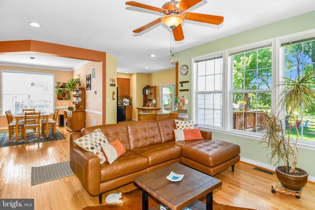 5977 TAPESTRY DR, Woodbridge, VA 22193
