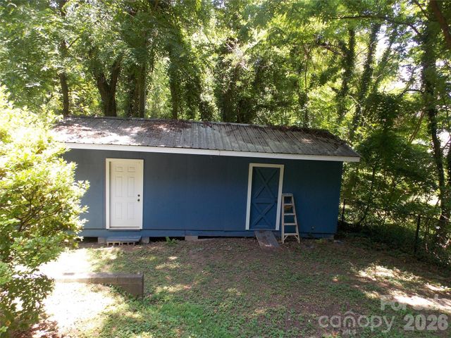 145 Hibriten Mountain Road, Lenoir, NC 28645