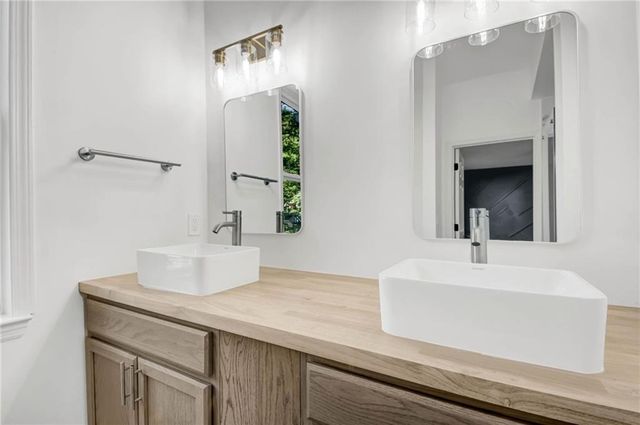 910 Forest Path, Stone Mountain, GA 30088