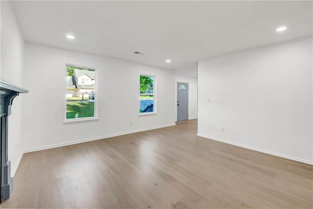910 Forest Path, Stone Mountain, GA 30088