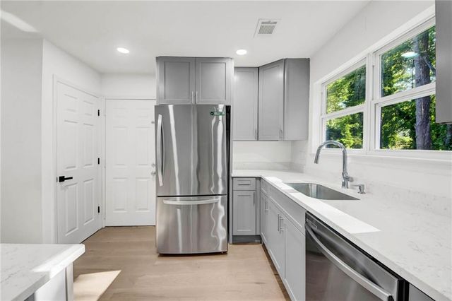 910 Forest Path, Stone Mountain, GA 30088