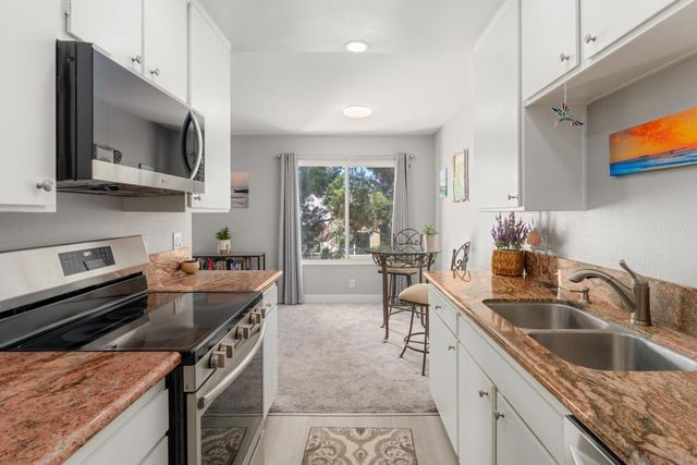 8524 Via Mallorca C, La Jolla, CA 92037