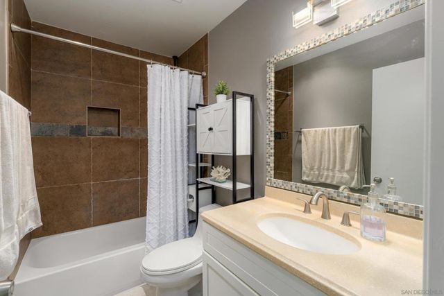 8524 Via Mallorca C, La Jolla, CA 92037