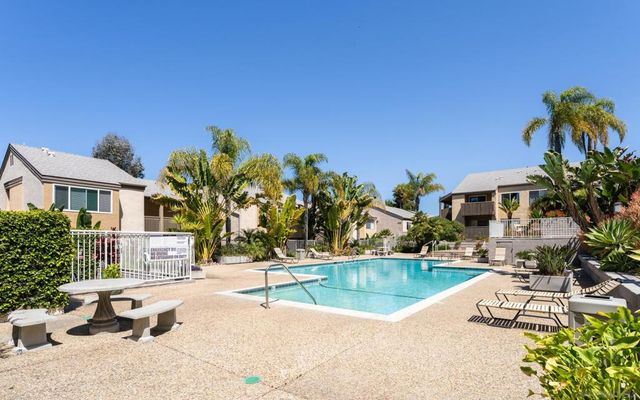 8524 Via Mallorca C, La Jolla, CA 92037