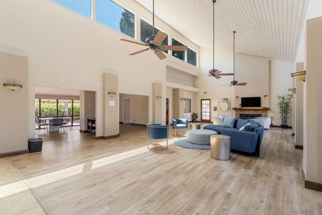 8524 Via Mallorca C, La Jolla, CA 92037