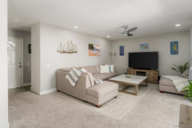 8524 Via Mallorca C, La Jolla, CA 92037