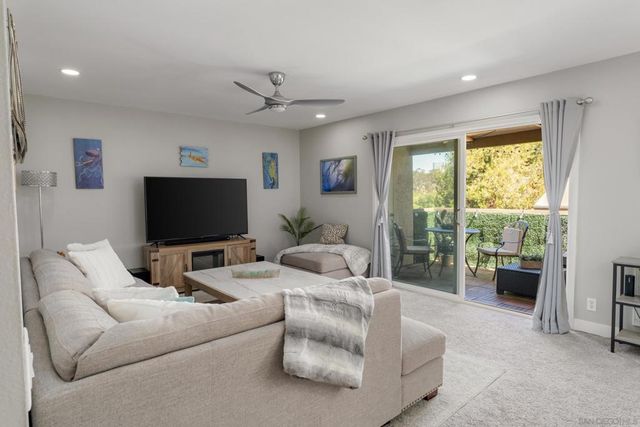 8524 Via Mallorca C, La Jolla, CA 92037