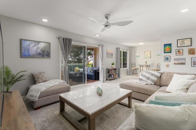 8524 Via Mallorca C, La Jolla, CA 92037