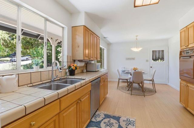977 Pleasant Hill Road, Redwood City, CA 94061