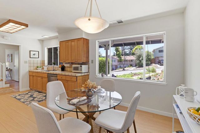 977 Pleasant Hill Road, Redwood City, CA 94061