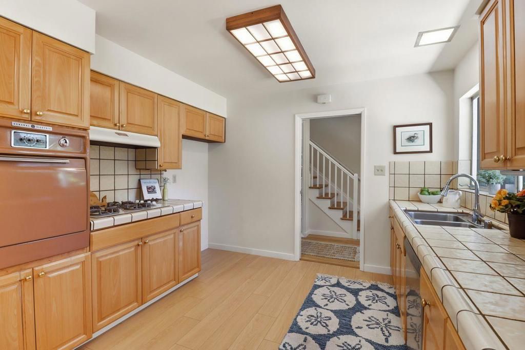 Image 15 of property listing at 977 Pleasant Hill Road, Redwood City, CA 94061