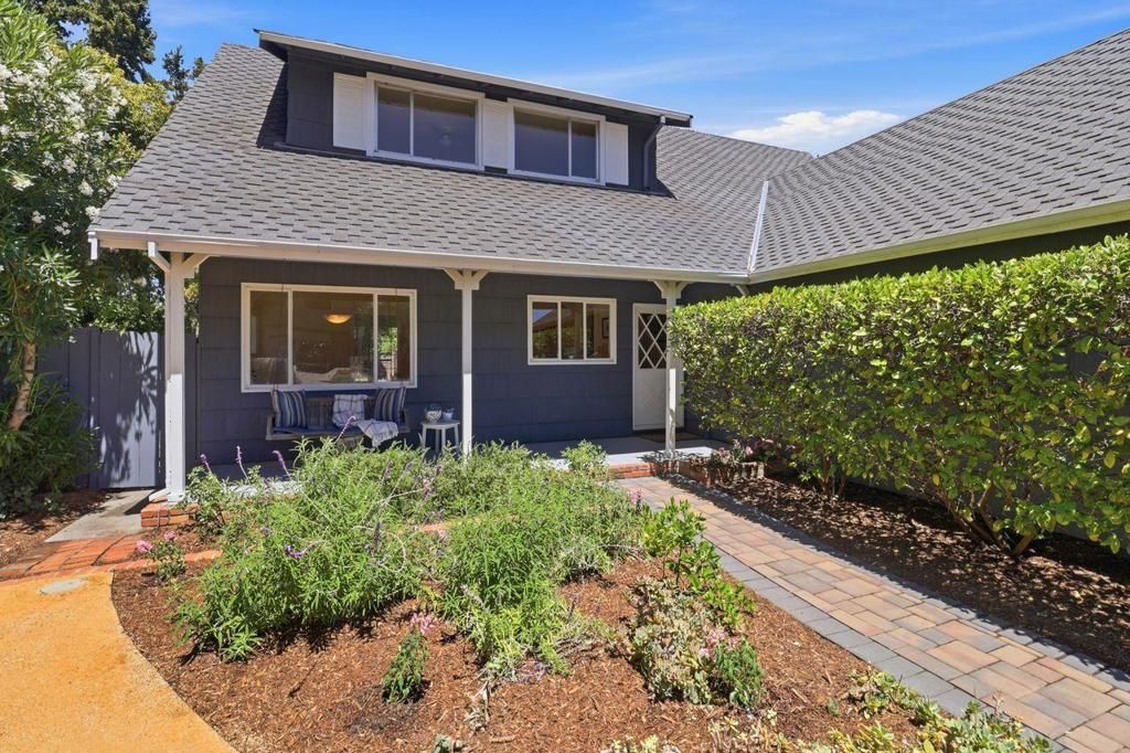 Image 2 of property listing at 977 Pleasant Hill Road, Redwood City, CA 94061