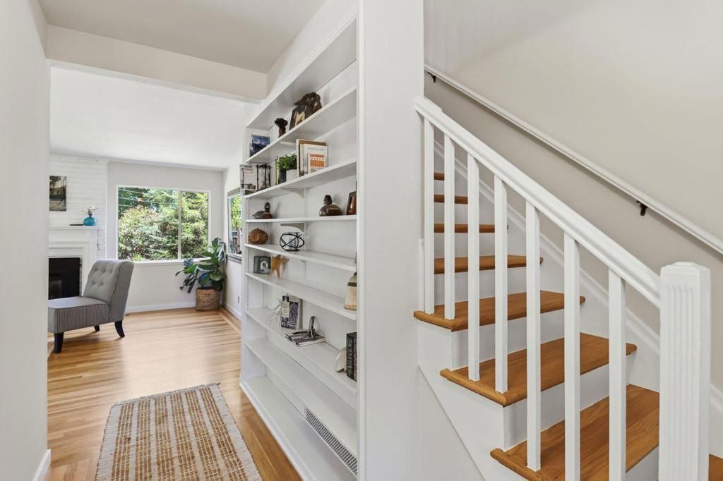 Image 21 of property listing at 977 Pleasant Hill Road, Redwood City, CA 94061