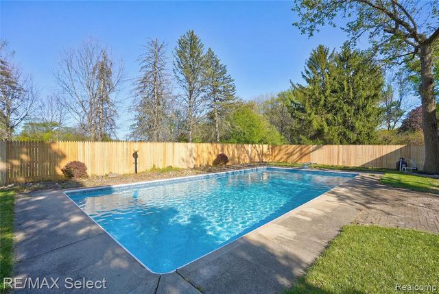 1490 Dyemeadow Lane, Flint, MI 48532