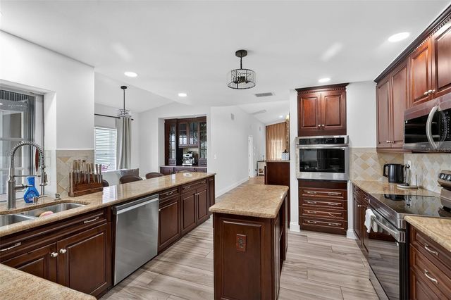 29 SE 10TH AVENUE, Cape Coral, FL 33990
