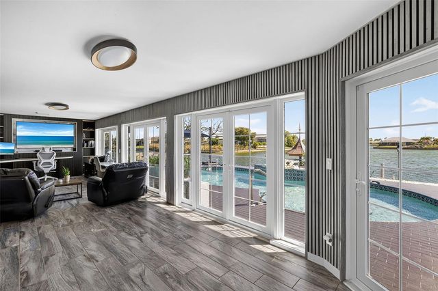 29 SE 10TH AVENUE, Cape Coral, FL 33990