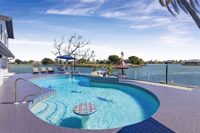 29 SE 10TH AVENUE, Cape Coral, FL 33990