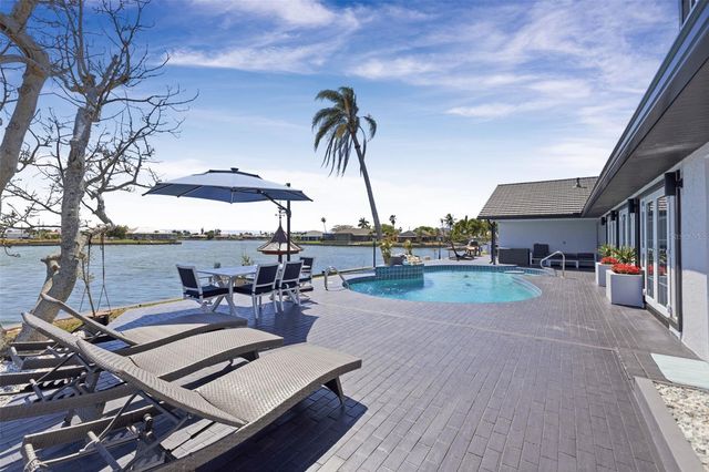29 SE 10TH AVENUE, Cape Coral, FL 33990
