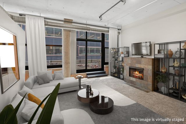130 S Canal Street 210, Chicago, IL 60606