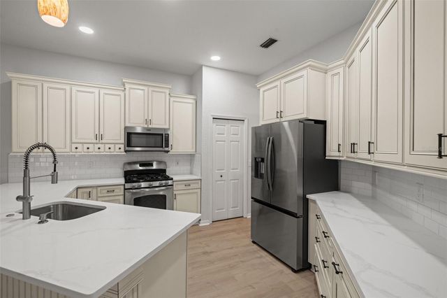 18115 REGENTS SQUARE DRIVE, Tampa, FL 33647