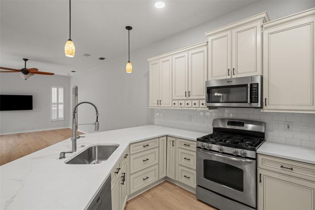 18115 REGENTS SQUARE DRIVE, Tampa, FL 33647