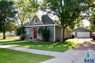 405 S 2nd Ave, Brandon, SD 57005