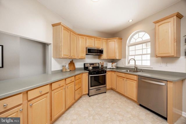 1204 BELLOWS CT, Downingtown, PA 19335