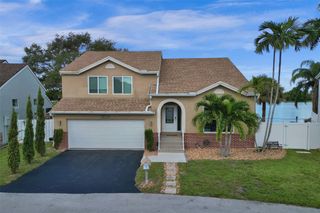 1021 SW 109th Way, Davie, FL 33324