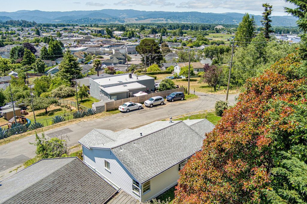 243 Newell Drive, Fortuna, CA 95540