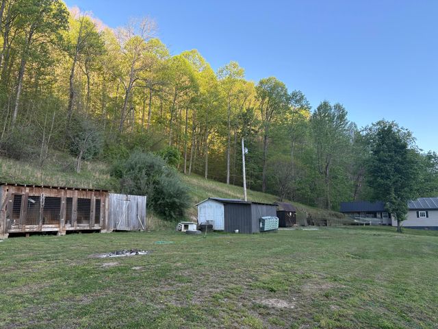 8515 State Highway 223, Flat Lick, KY 40935