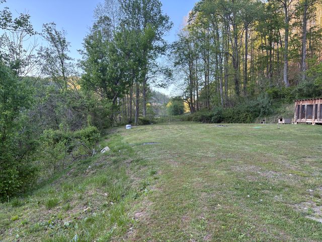 8515 State Highway 223, Flat Lick, KY 40935