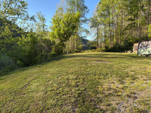 8515 State Highway 223, Flat Lick, KY 40935