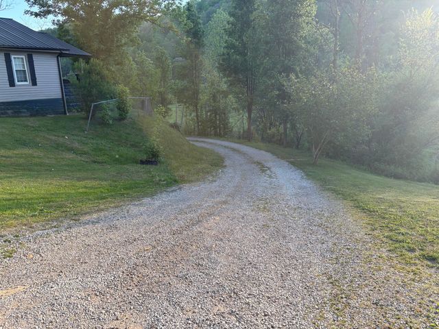 8515 State Highway 223, Flat Lick, KY 40935