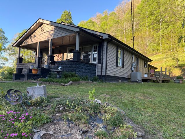 8515 State Highway 223, Flat Lick, KY 40935