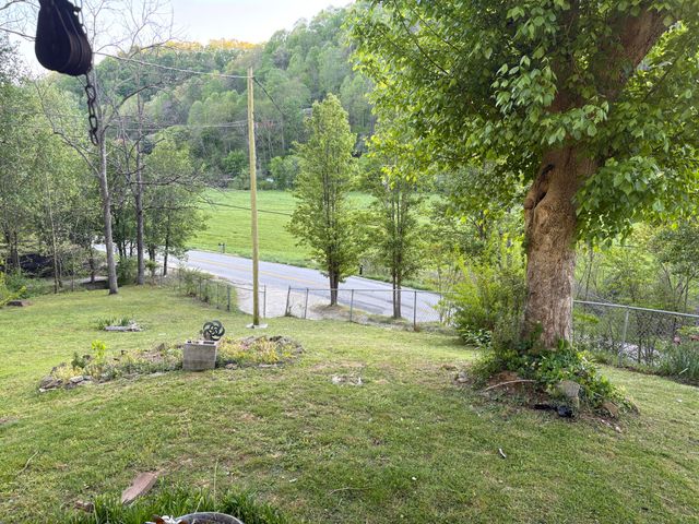 8515 State Highway 223, Flat Lick, KY 40935