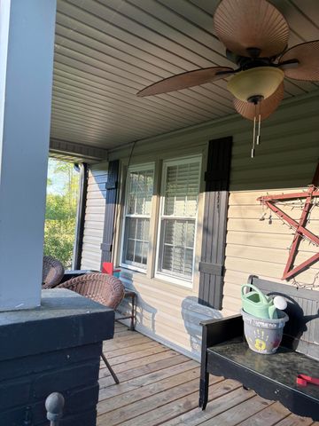 8515 State Highway 223, Flat Lick, KY 40935