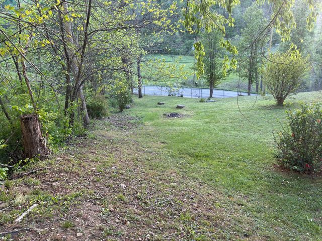 8515 State Highway 223, Flat Lick, KY 40935
