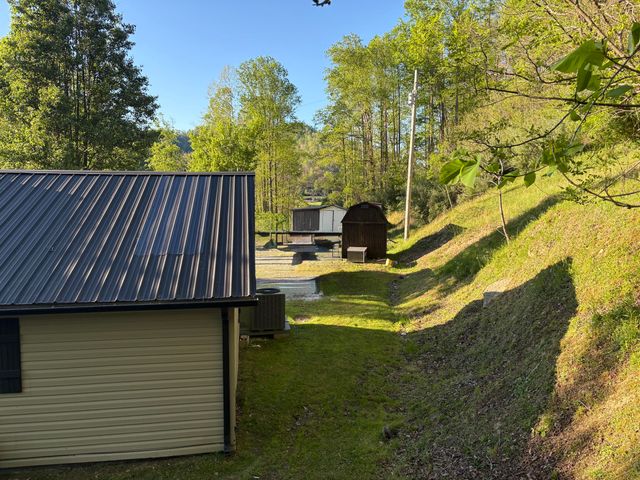 8515 State Highway 223, Flat Lick, KY 40935