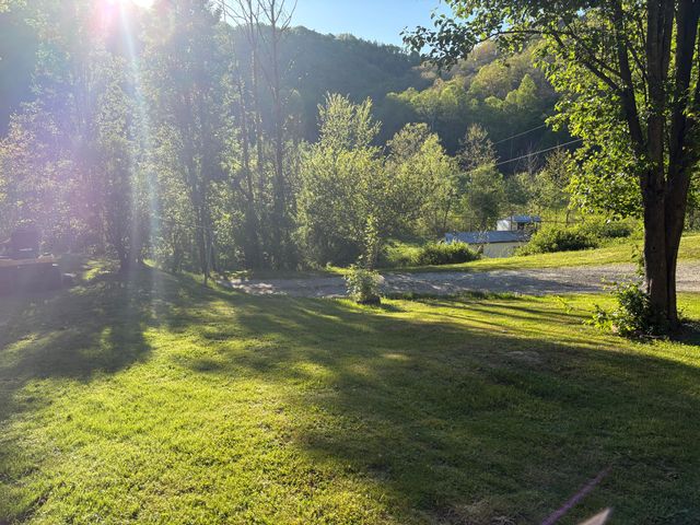 8515 State Highway 223, Flat Lick, KY 40935