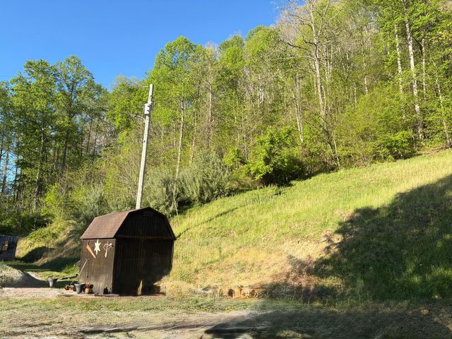 8515 State Highway 223, Flat Lick, KY 40935