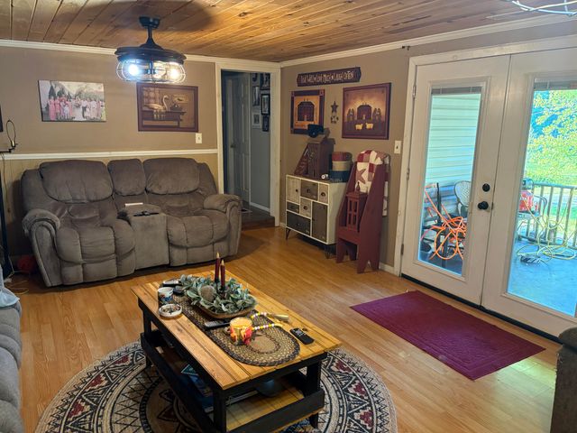 8515 State Highway 223, Flat Lick, KY 40935