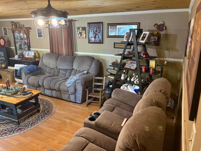 8515 State Highway 223, Flat Lick, KY 40935