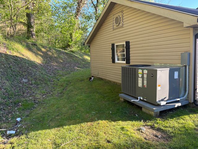 8515 State Highway 223, Flat Lick, KY 40935