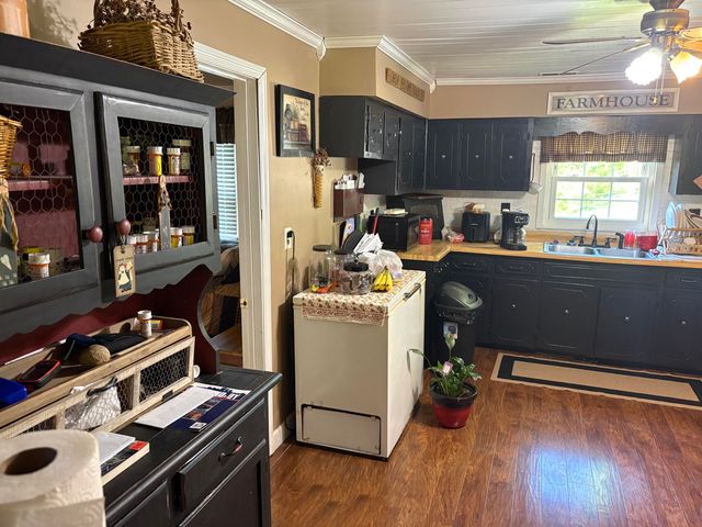8515 State Highway 223, Flat Lick, KY 40935