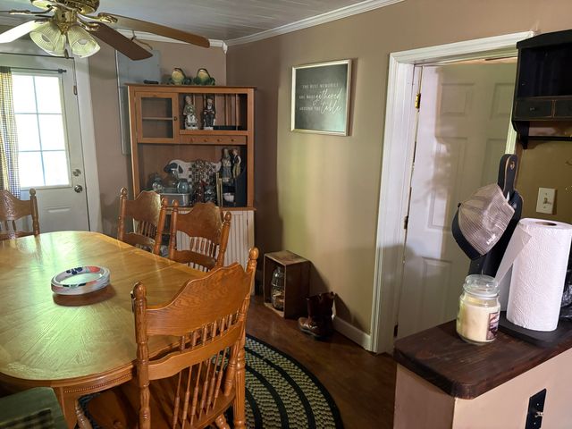 8515 State Highway 223, Flat Lick, KY 40935